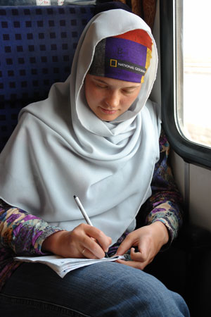 Масяня пишет отчет в иранском поезде. Автор фото Александр Любенко (Любен)